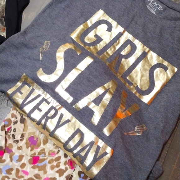 2 CHILDREN'S PLACE CAPRIS SZ 8 AND 2 TEES SZ 7 / 8 - Picture 13 of 16